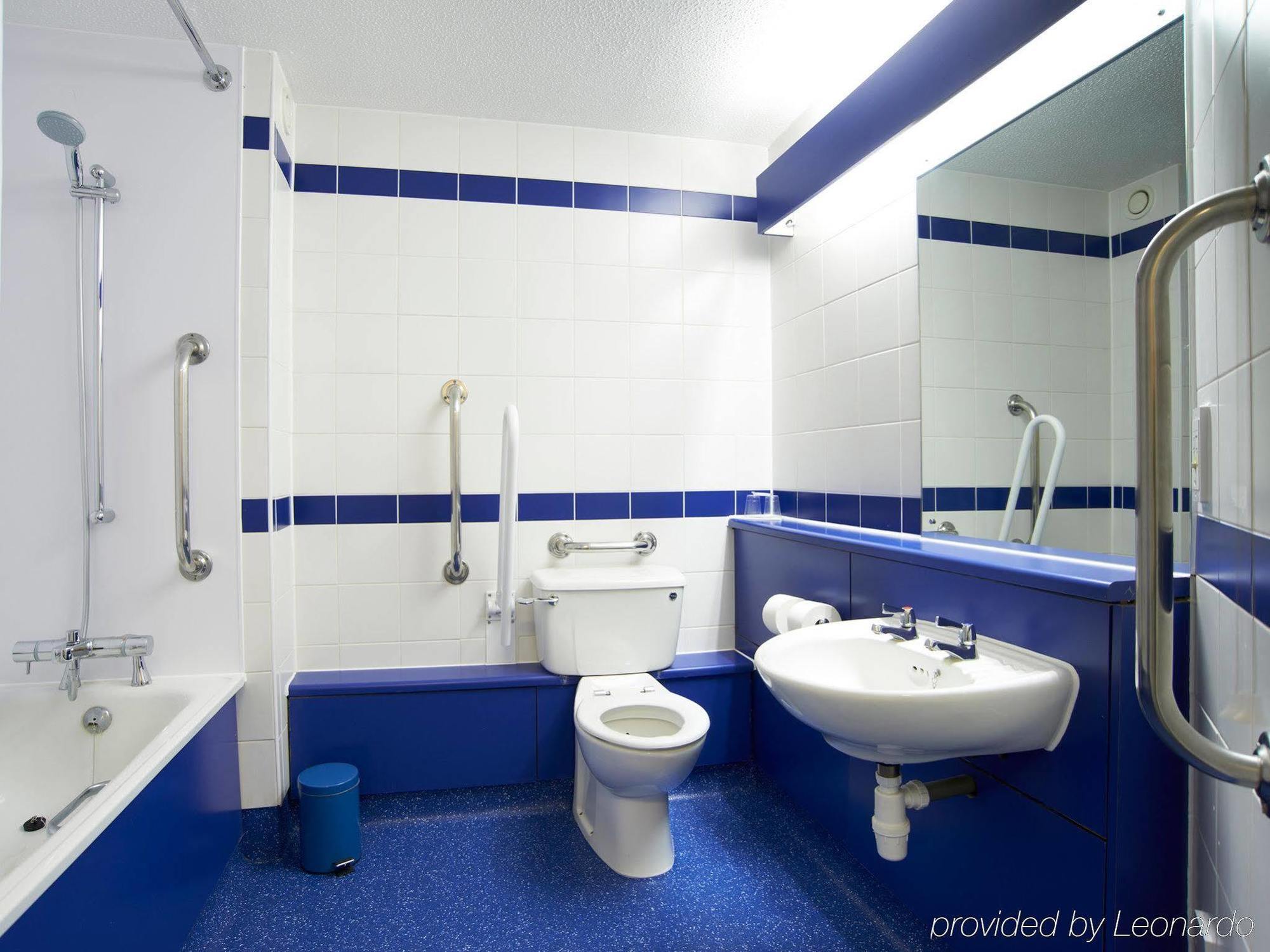 Travelodge Birmingham Central Exterior photo