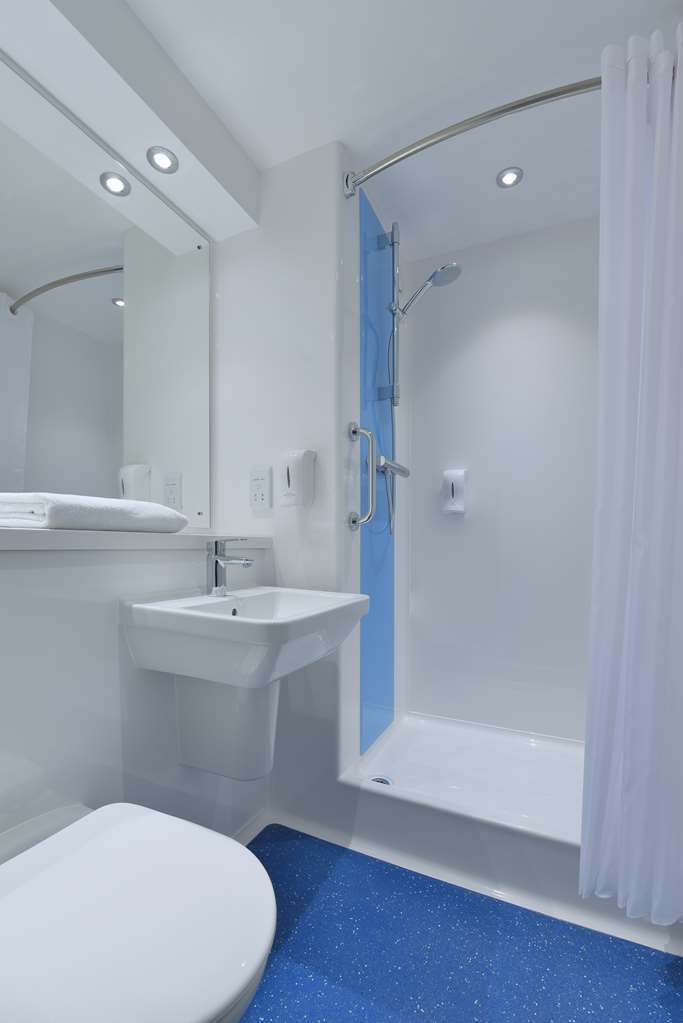 Travelodge Birmingham Central Room photo