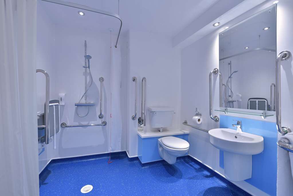 Travelodge Birmingham Central Room photo